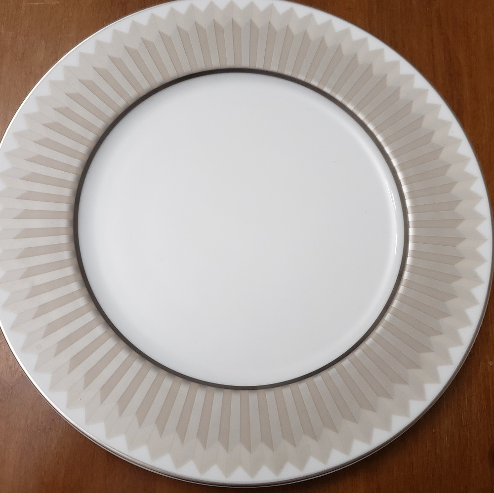 BNNU Haviland dinner plate Victoire pattern